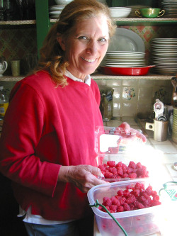 smiling-raspberry-picker happy raspberry picker