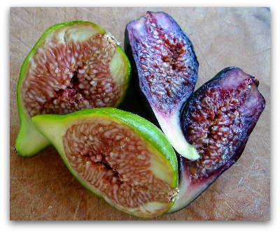 sliced-figs sliced figs Figs in a Blanket: Tucking In Some Amazing Flavor